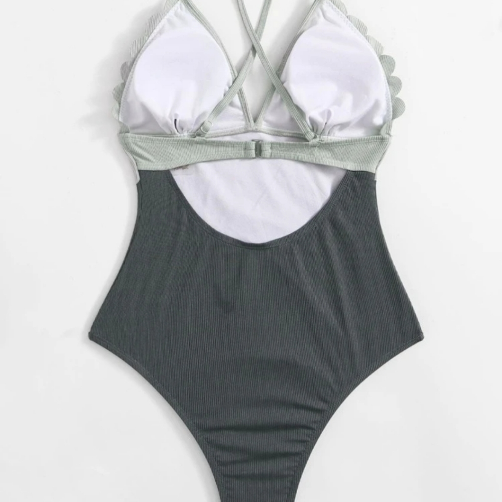 Textured Colorblock Scalloped Swimsuit - Picture 2 of 6